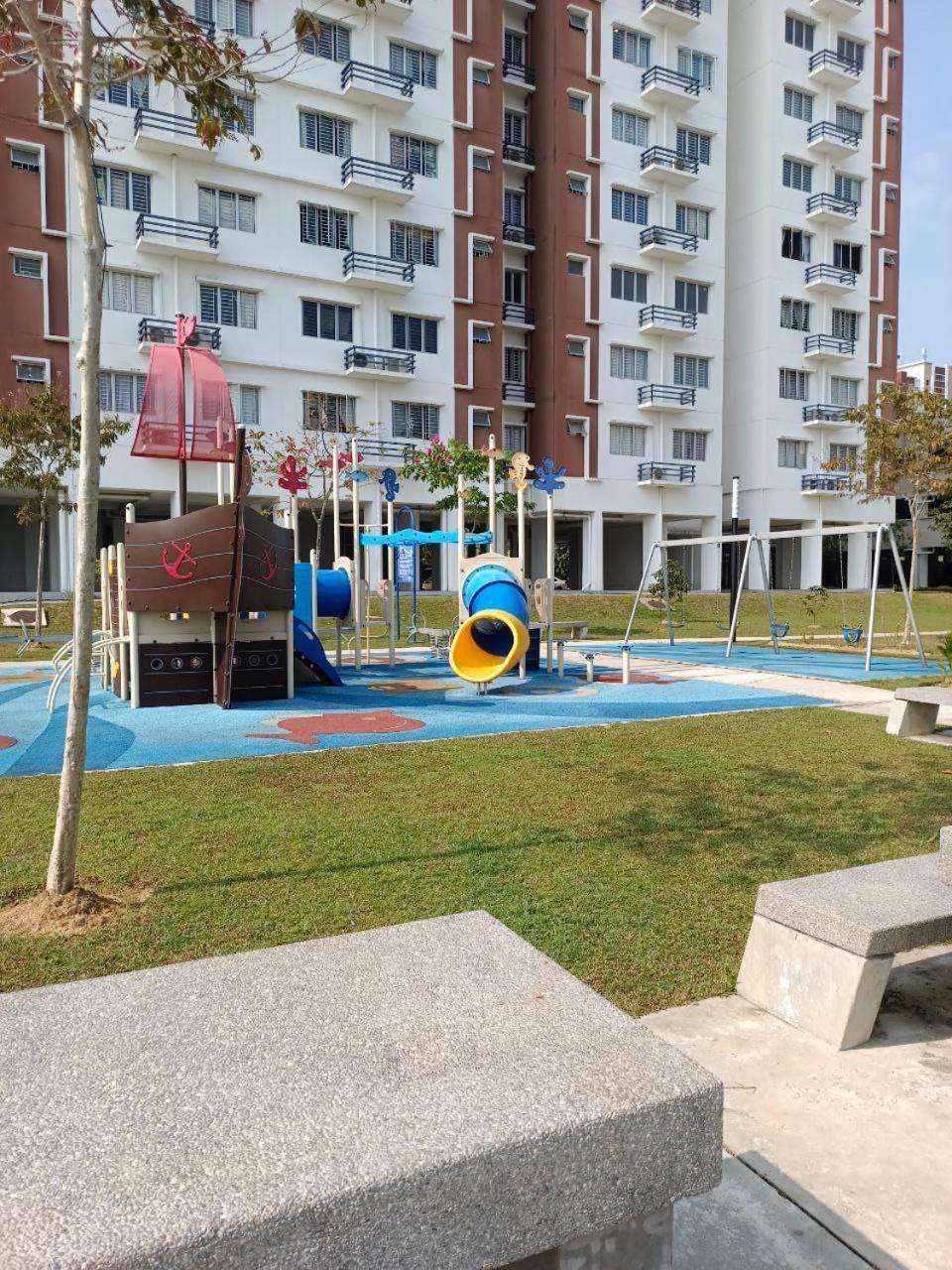 Nena Homestay Setia Alam, Air Conditioned, High Speed Internet Shah Alam Bagian luar foto