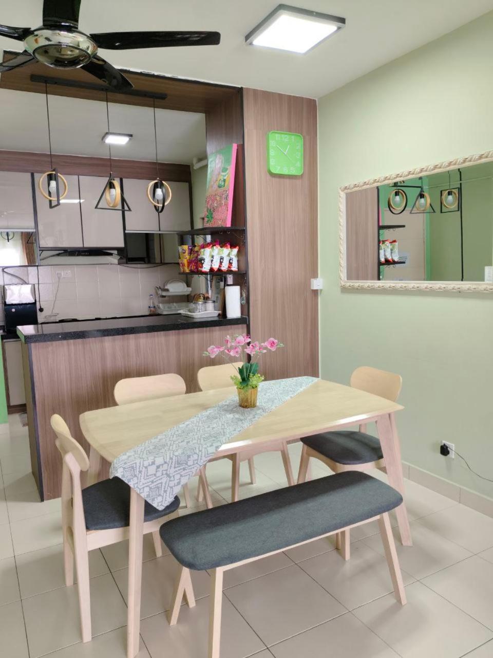 Nena Homestay Setia Alam, Air Conditioned, High Speed Internet Shah Alam Bagian luar foto